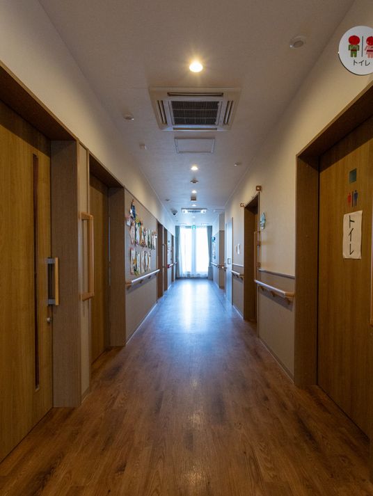 暖かみのある廊下
