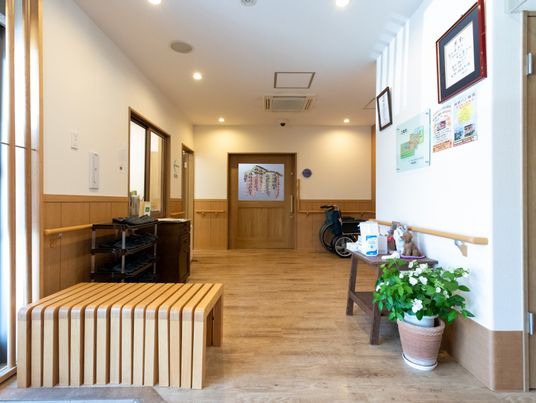 暖かみのある廊下空間