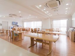 明るい食堂の様子