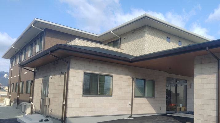 開放的な建物外観