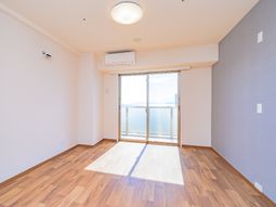 明るい居室の空間