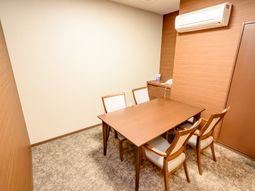 快適な洋室のダイニングセット