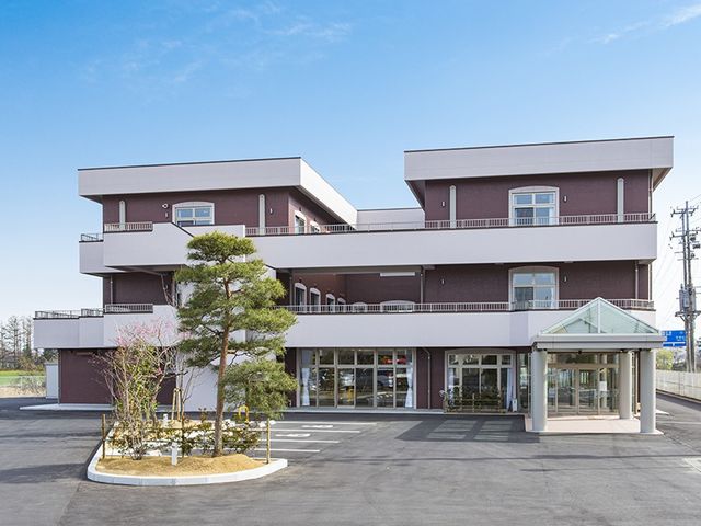 温かみのある建物の外観 外観 温かみのあるデザインと開放感が感じられる施設です。快適な環境で働くことが可能です。