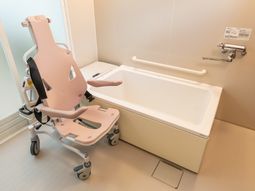 バリアフリーの浴室設備