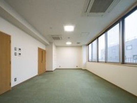 明るい廊下の一角  