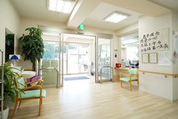 明るく清潔なエントランス