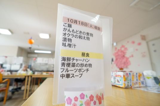 掲示物と活気ある空間