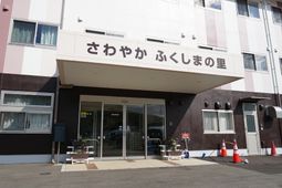 清潔感ある建物のエントランス