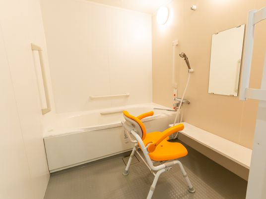 手すり付き浴室設備