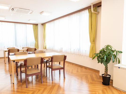 明るいダイニングの様子