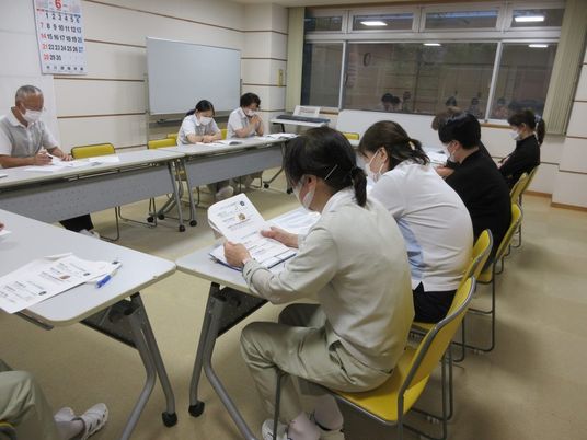 研修中の会議室  