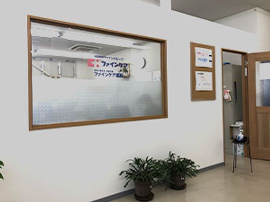明るいホワイトの廊下