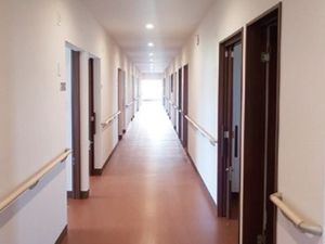 落ち着いた雰囲気の廊下