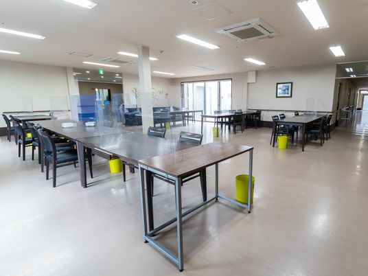 広々とした食堂空間