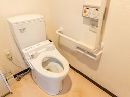 バリアフリー設計のトイレ