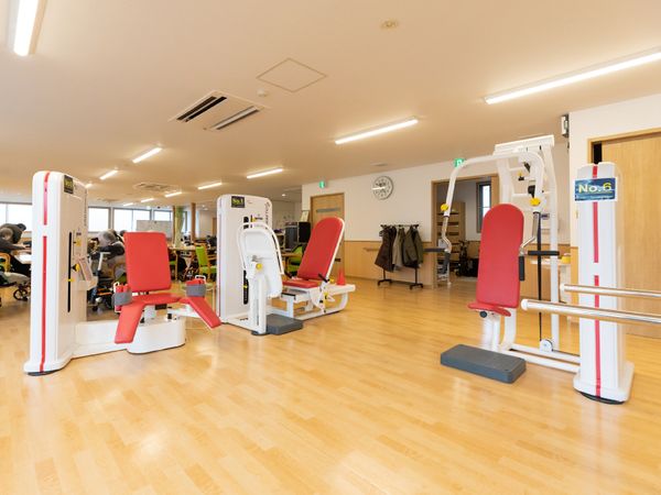 トレーニング機器が整う部屋
