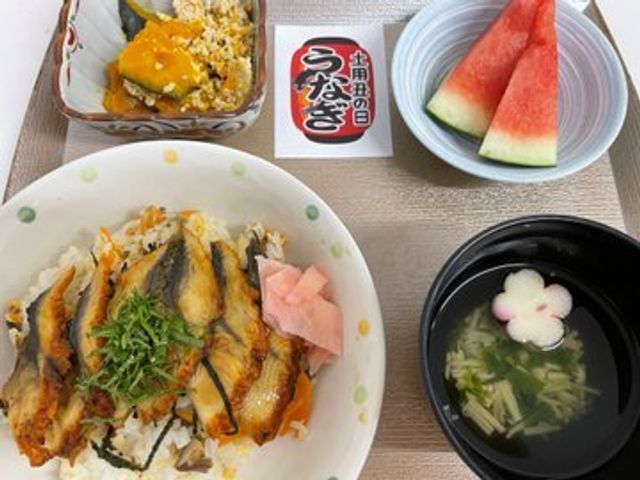 彩り豊かな食事セット 食事例 栄養満点で彩り豊かな食事を提供しており、健康的な毎日をサポートします。食べる楽しみがここにあります。