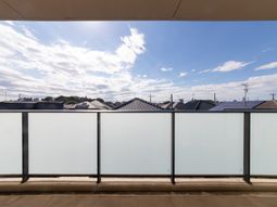 空が広がるバルコニー  