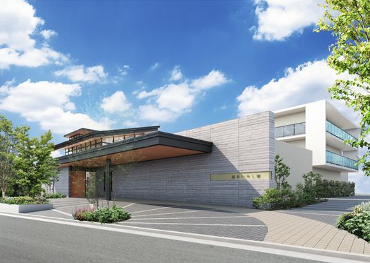 緑に囲まれた外観  