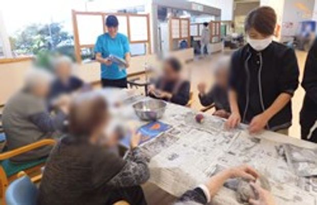 賑わう室内空間