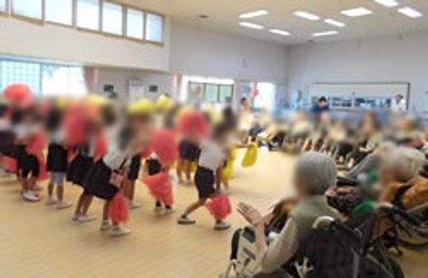 人々が集う多目的室