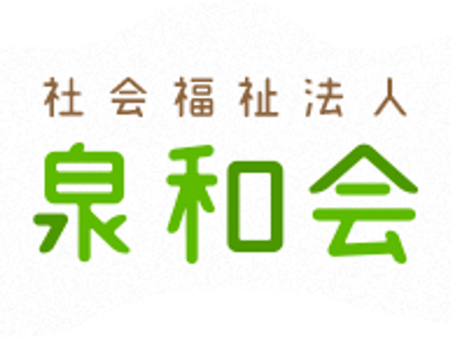 落ち着いた色合いの共有スペース ラウンジ ゆったりとした椅子が並ぶ共有スペース。くつろぎの時間をお過ごしいただけます。
