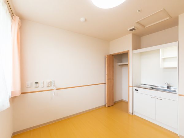 明るい居室の一角