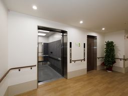 広々としたエレベーターホール