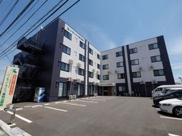 明るい日差しの外観