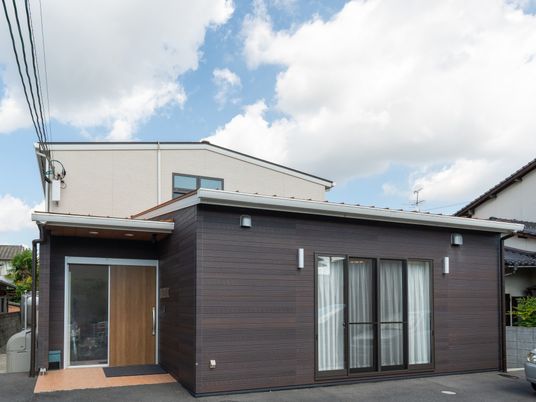 落ち着いた雰囲気の外観