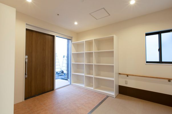 広々とした明るい居室