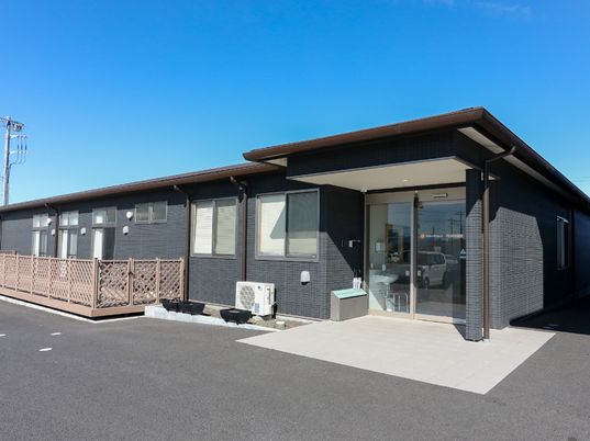 広々とした一戸建ての外観