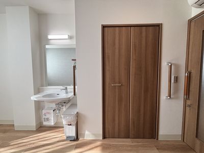 明るい洗面台周辺
