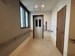 エレベーターの廊下