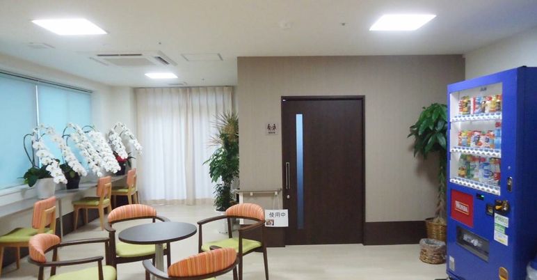 自然光が入るロビー