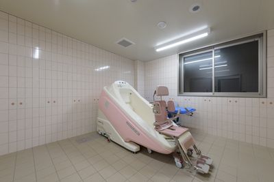 清潔な介護用浴室の一角