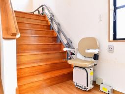 階段と昇降機設備