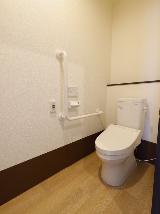 手すりが付いた洋室