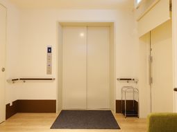 清潔感のあるエレベーターホール