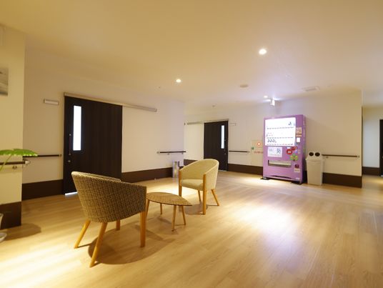 明るい共有スペースの一角