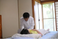 和室で介助中