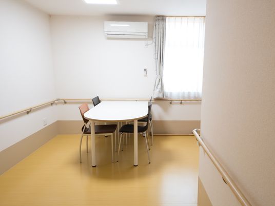 シンプルな多目的室