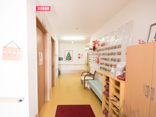 明るい廊下の一角