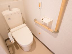 バリアフリー設計のトイレ