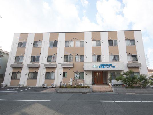 清潔感のある建物の外観