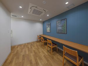 木目床の休憩室  