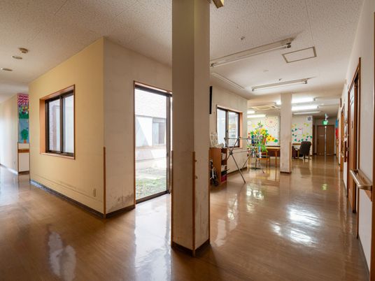 明るい廊下の様子