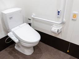 バリアフリー設計のトイレ