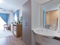 明るい洋室の一角