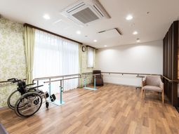 明るく広々とした機能訓練室